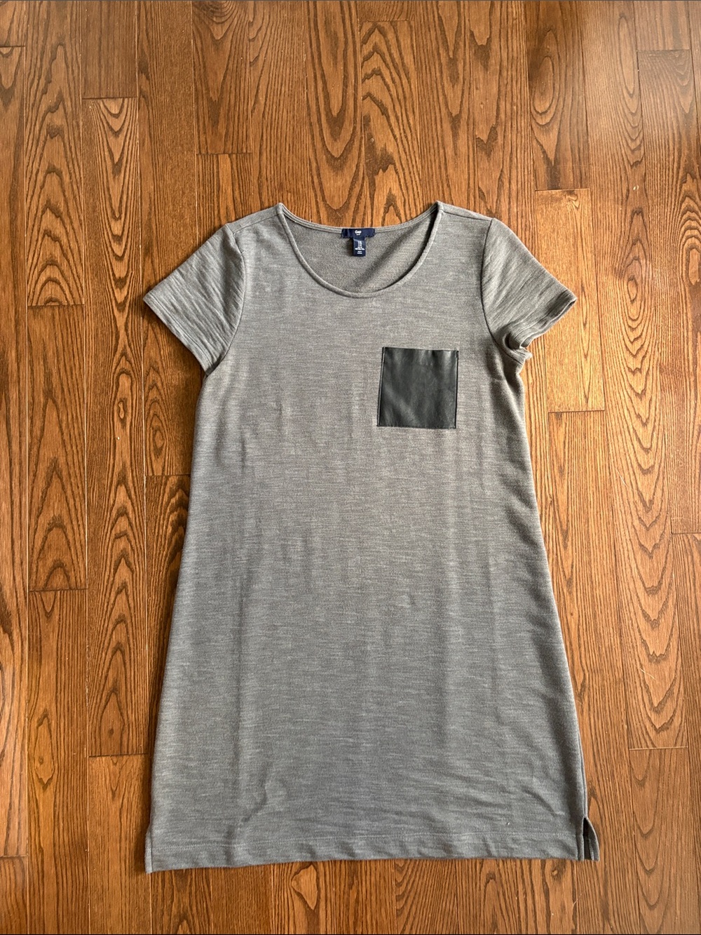 GAP Gray Short Sleeve Tunic Dress with Black Faux-Leather Pocket